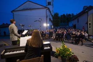 228 Koncert pod lipo Foto atelje Postojna